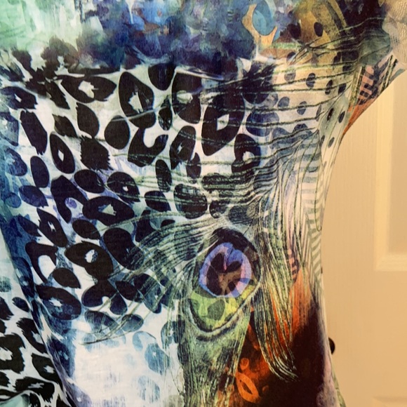 Fresh FX Women’s SZ S Short SleeveV-Neck Peacock Feather Print T-Shirt - Picture 6 of 13